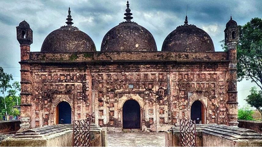 ঐতিহ্য বিনোদনের শহর দিনাজপুর