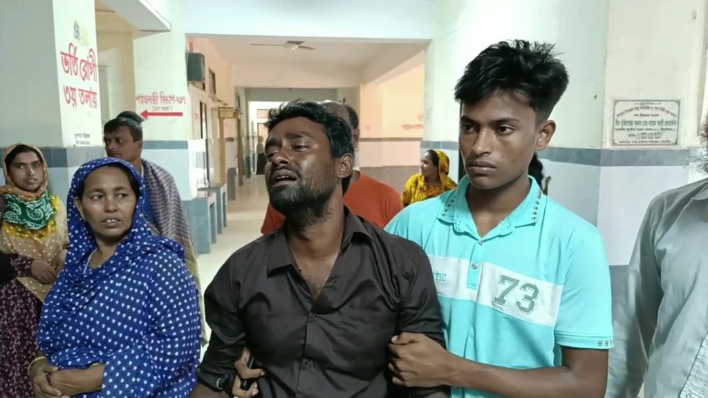 ঝিনাইদহে গৃহবধূকে কুপিয়ে খুন, শ্বশুর আটক