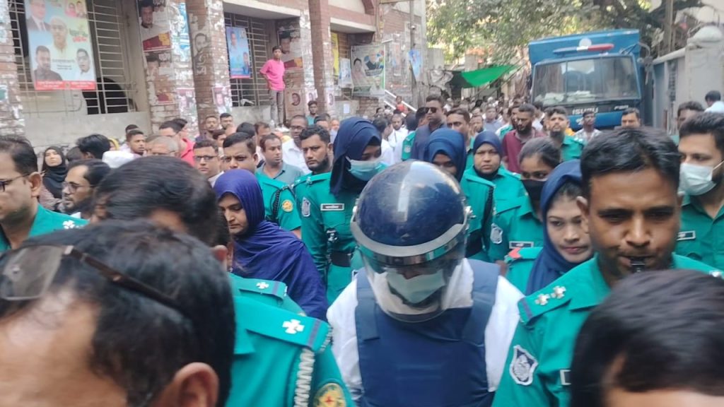 ‘আমাদেরও কি মরিয়া’ প্রমাণ করতে হবে, আমরা অসুস্থ: দীপু মনি