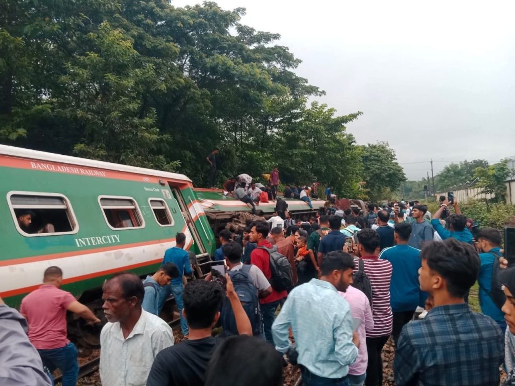 সিলেটে ট্রেন দুর্ঘটনা: ২ কর্মকর্তা বরখাস্ত, তদন্ত কমিটি গঠন