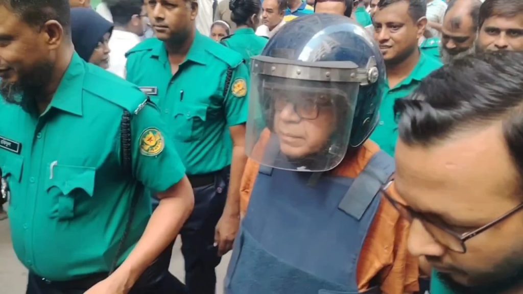 কাঠগড়ায় পানি পানের অনুমতি পাননি কামরুল ইসলাম: আইনজীবী