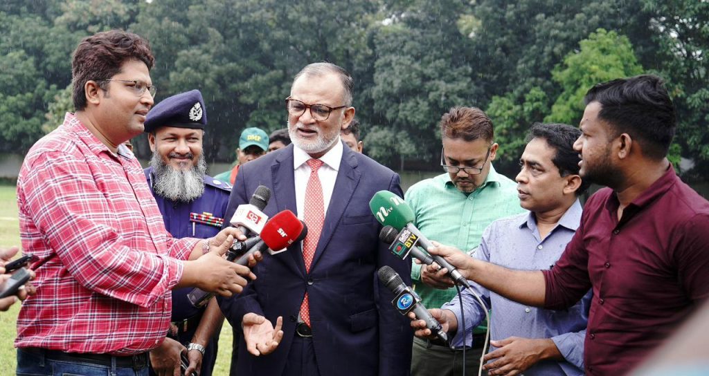 শাহজালালে আগুনের তদন্ত প্রতিবেদন শিগগিরই: বাণিজ্য উপদেষ্টা প্রতিবেদন