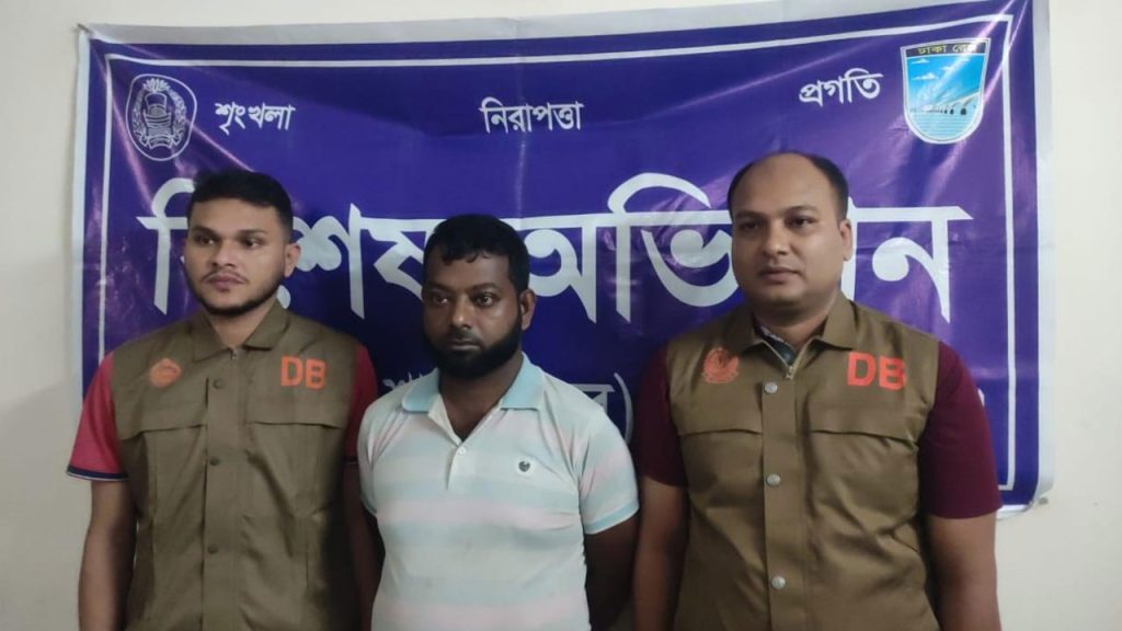 সাভারে শিক্ষার্থীকে দলবদ্ধ ধর্ষণ: প্রধান আসামি গ্রেপ্তার