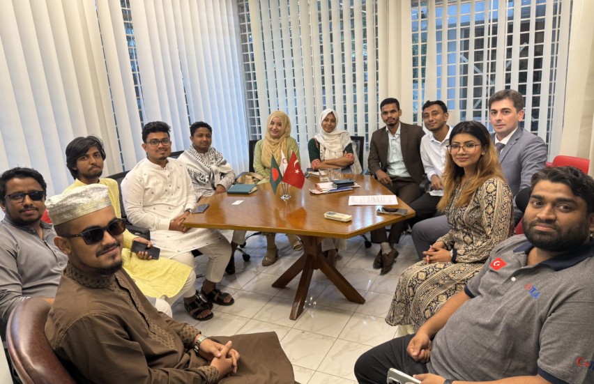 ডাকসু ও টিকা কান্ট্রি কোঅর্ডিনেটরের সৌজন্য বৈঠক
