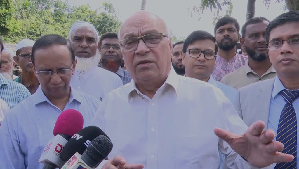 ‘ভুল জায়গায়’ ঘূর্ণিঝড় আশ্রয়কেন্দ্র, উপদেষ্টার ক্ষোভ