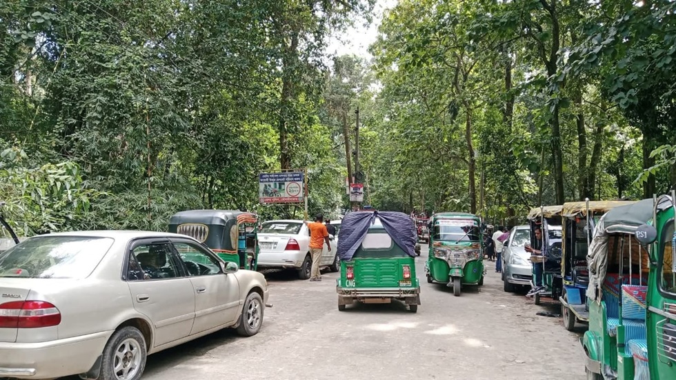 লাউয়াছড়া জাতীয় উদ্যানে গাড়ি পার্কিং নিষেধাজ্ঞা প্রত্যাহার