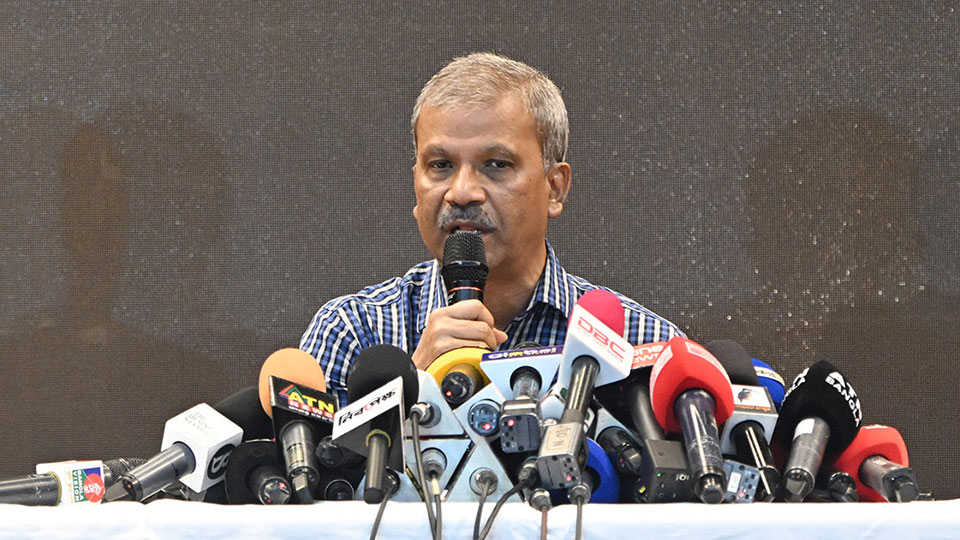 গণভোট নিয়ে দ্রুতই সিদ্ধান্ত দেবেন প্রধান উপদেষ্টা: আসিফ নজরুল