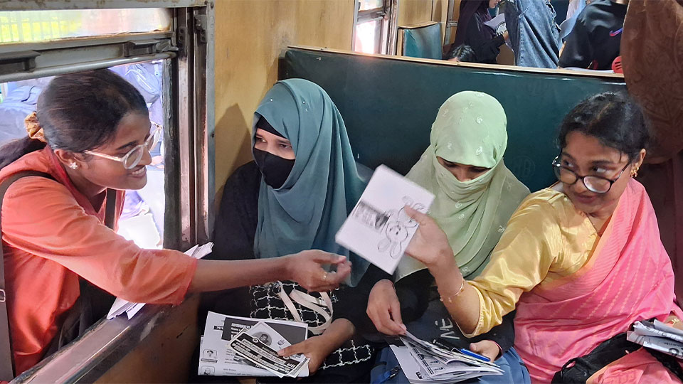 চাকসুতে চলছে শেষ মুহূর্তের প্রচার-প্রচারণা। ছবি: টাইমস