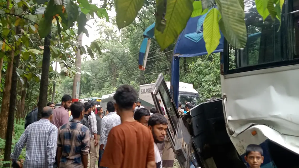 কক্সবাজারে বাস-মাইক্রোবাস সংঘর্ষ, এক পরিবারের ৫ জন নিহত
