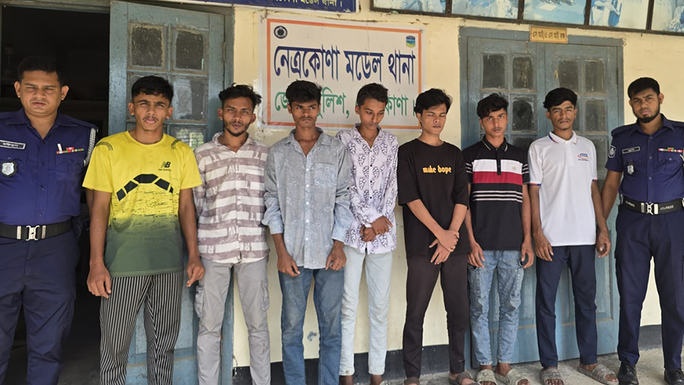 নেত্রকোনায় ছাত্রলীগের মশাল মিছিল, আটক ৭