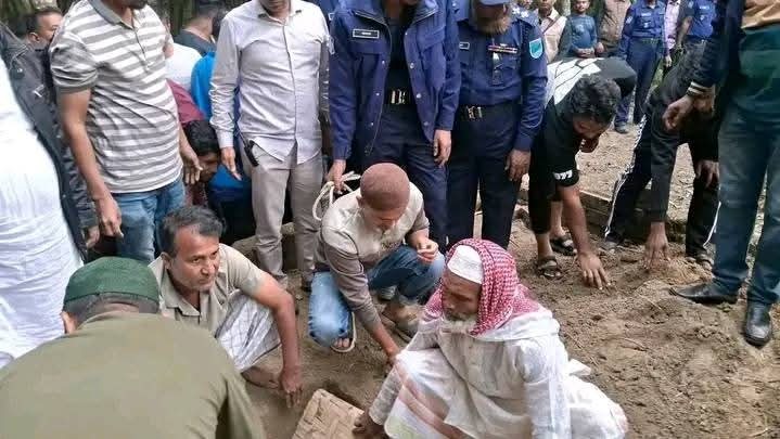 প্যারোলে মুক্তি নিয়ে বাবার দাফনে যুবদল নেতা