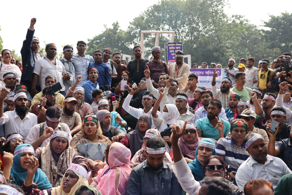 ২০ ঘণ্টা পর থানা থেকে ছাড়া পেলেন ৫ শিক্ষক