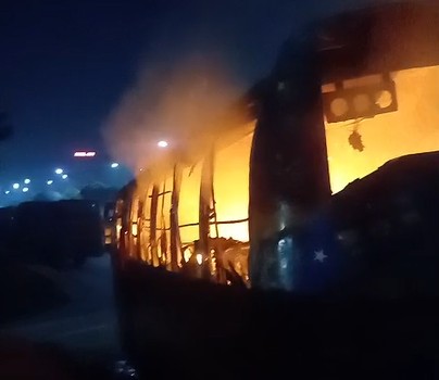 সাভার মহাসড়কে বাসে আগুন