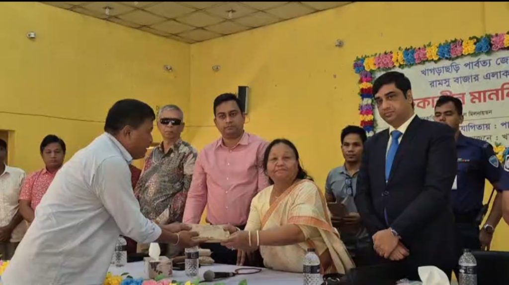 কিশোরীকে দলবদ্ধ ধর্ষণ: খাগড়াছড়ি সহিংসতায় ক্ষতিগ্রস্তদের সহায়তা