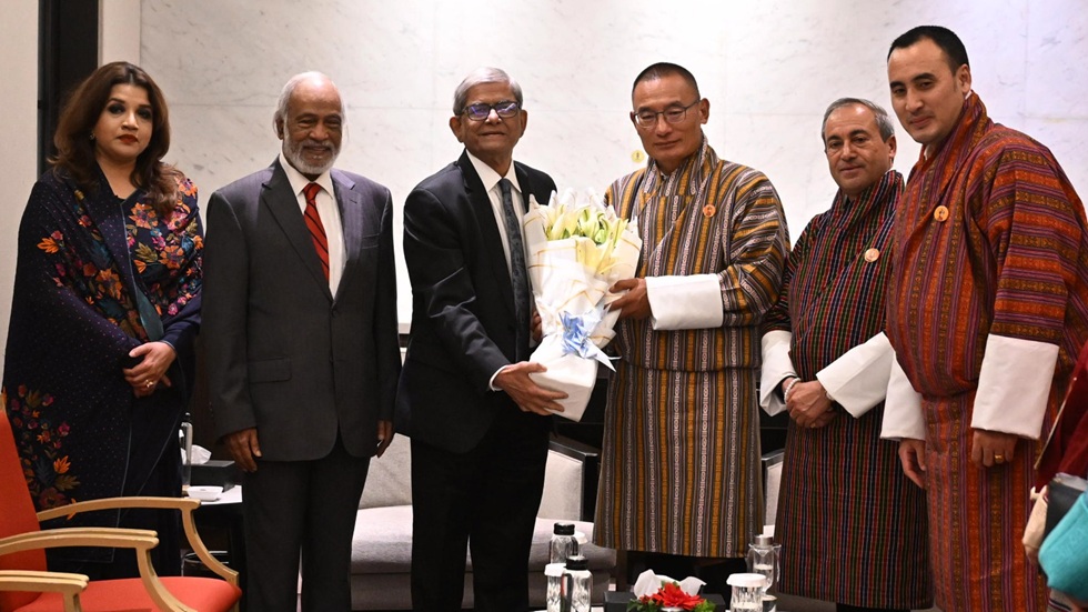 খালেদা জিয়াকে ফুলের তোড়া পাঠিয়েছেন ভুটানের প্রধানমন্ত্রী
