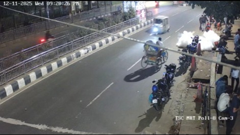 ঢাবির টিএসসিতে ককটেল বিস্ফোরণে আতঙ্ক