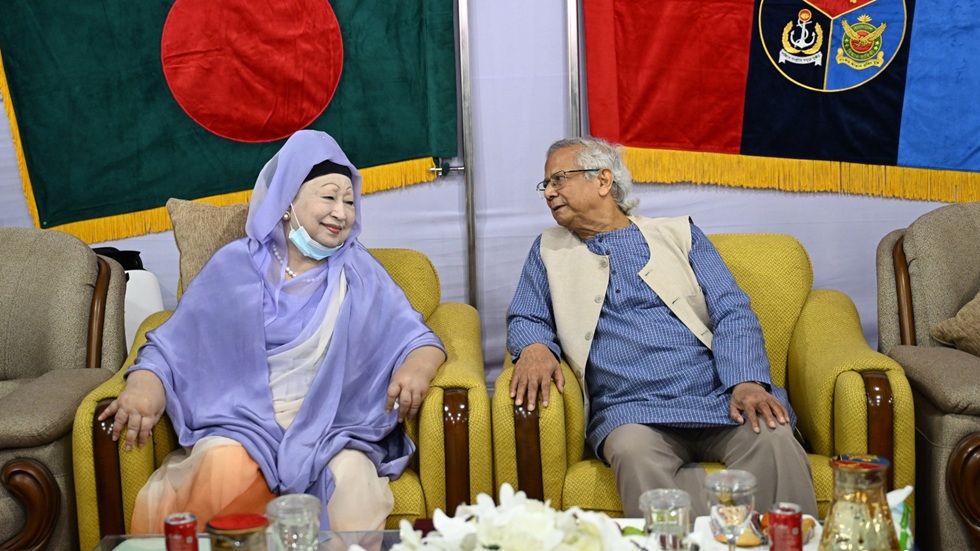 প্রধান উপদেষ্টার সঙ্গে খালেদা জিয়ার সৌজন্য সাক্ষাৎ