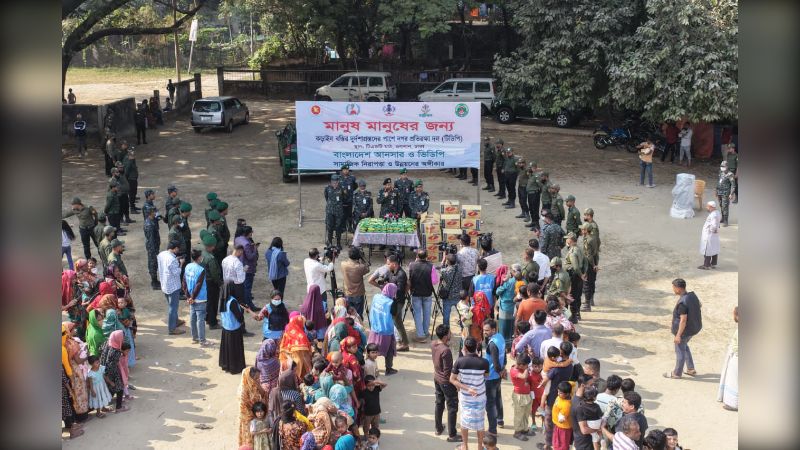 কড়াইলে অগ্নিকাণ্ডে ক্ষতিগ্রস্তদের সহায়তায় আনসার-ভিডিপি