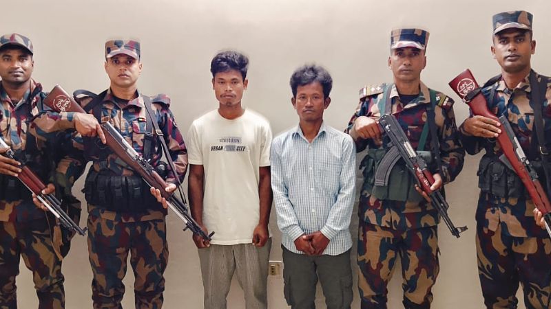 সীমান্তে সতর্ক বিজিবি, বারোমারি থেকে আটক ২