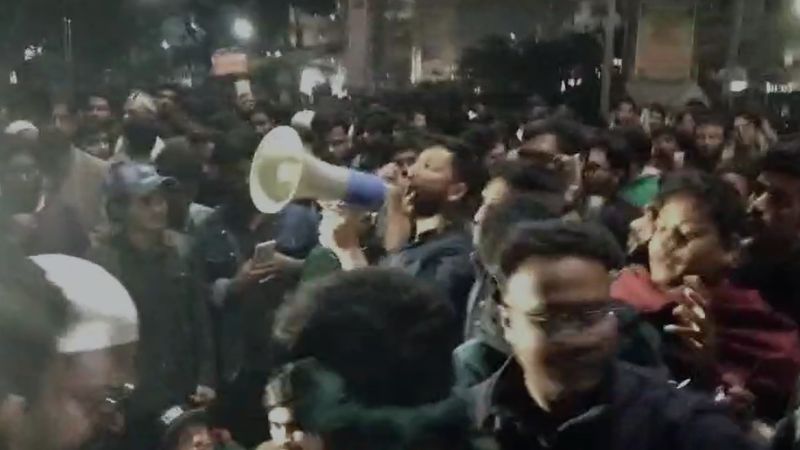 হাদি হত্যার প্রতিবাদ, চট্টগ্রামে ভারতীয় হাইকমিশন বন্ধের দাবি