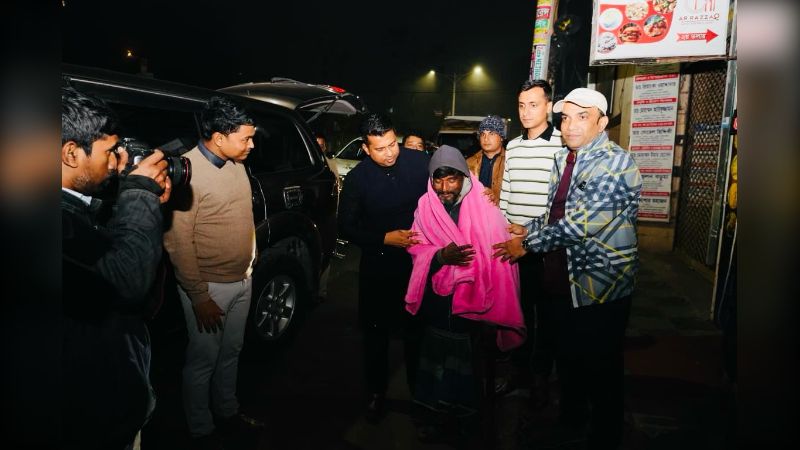 চট্টগ্রাম ডিসির শীতবস্ত্র বিতরণ