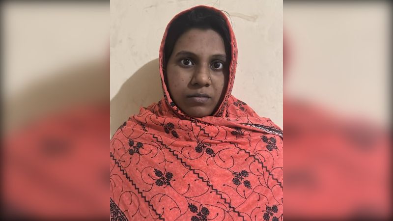 পাবনায় ৮ কুকুরছানা হত্যায় মামলা, সরকারি কর্মকর্তার স্ত্রী গ্রেপ্তার