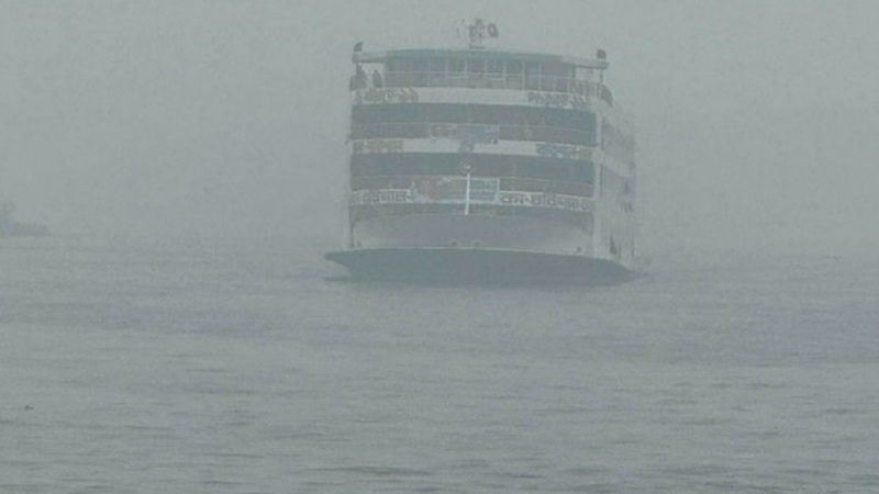 ঘন কুয়াশায় দৌলতদিয়া-পাটুরিয়া রুটে ফেরি চলাচল বন্ধ