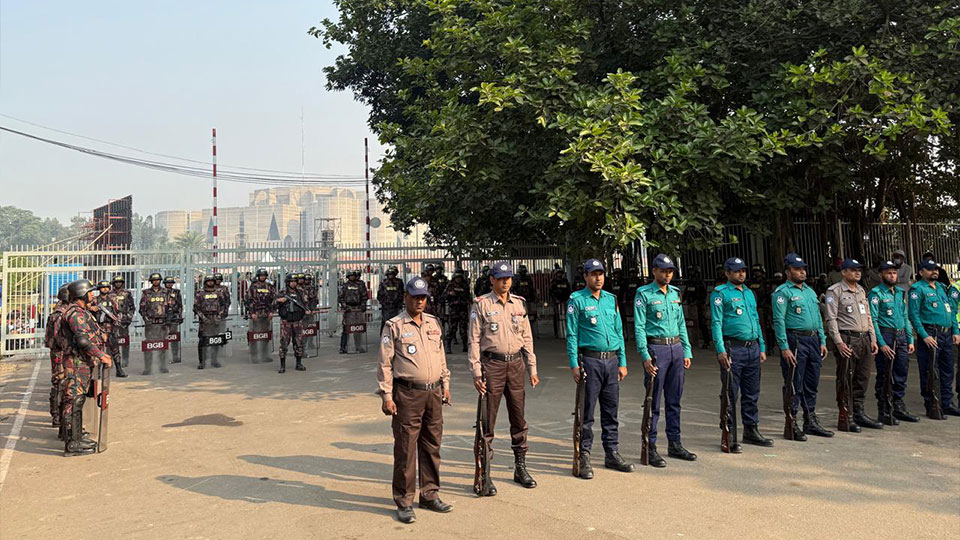 হাদির জানাজা: নিরাপত্তা নিশ্চিতে বডি ক্যামেরাসহ পুলিশ মোতায়েন