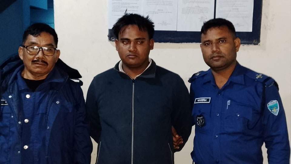 হাতিয়ায় এনসিপি প্রার্থী হান্নান মাসউদকে হত্যার হুমকিদাতা আটক