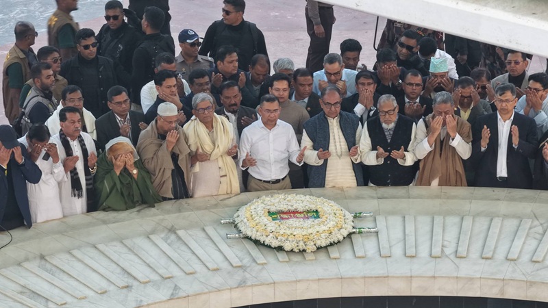 জিয়ার সমাধিতে তারেক রহমানের শ্রদ্ধা