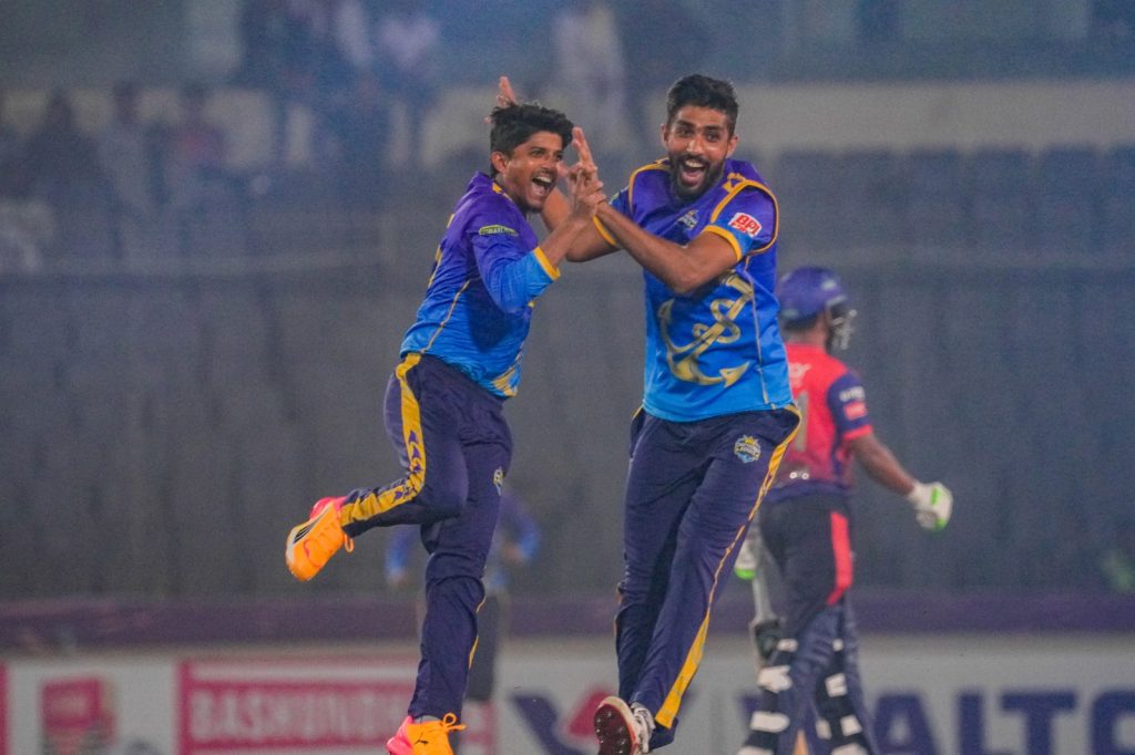 রাজশাহীকে উড়িয়ে বিপিএল ফাইনালে চট্টগ্রাম