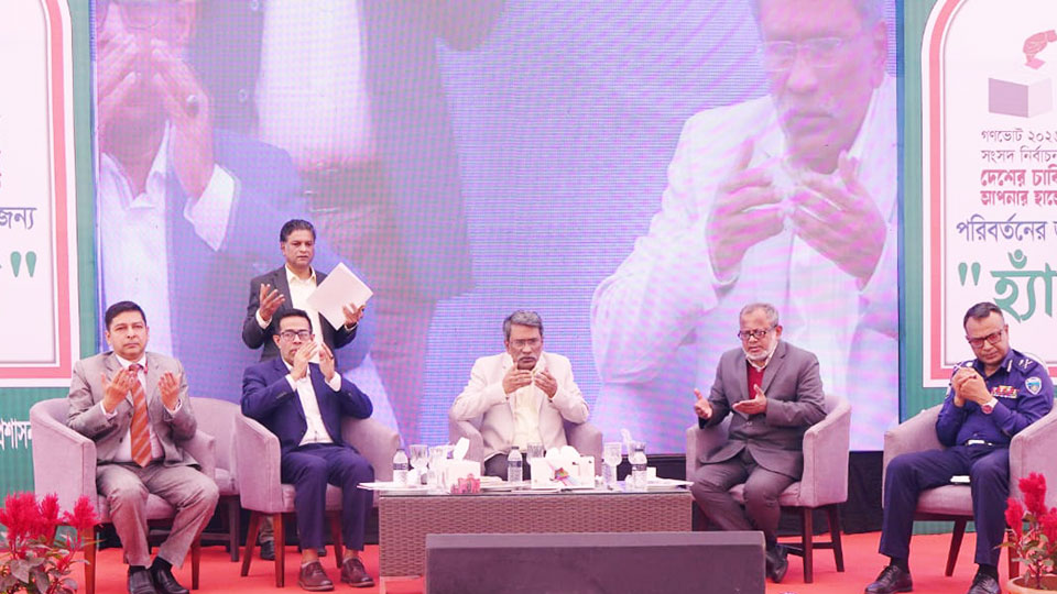 গণভোট নিয়ে পরিকল্পিত মিথ্যাচারের অভিযোগ আলী রীয়াজের