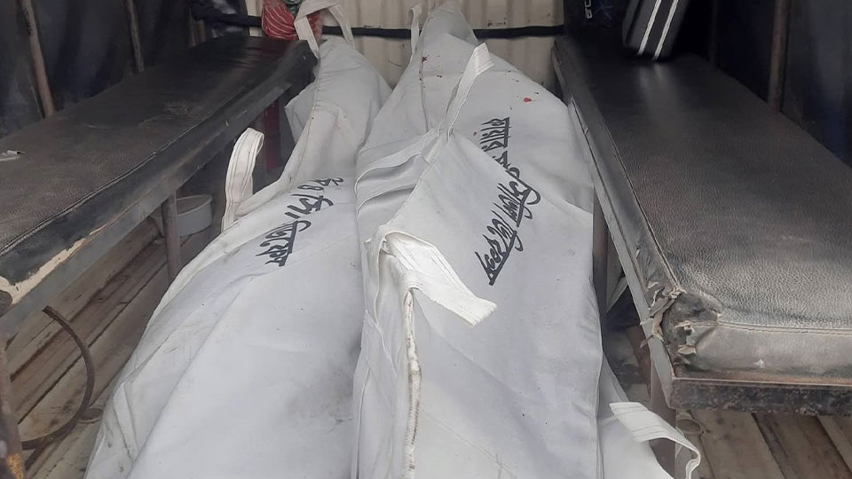 গাইবান্ধায় ট্রাককে বাসের ধাক্কা, নিহত ২