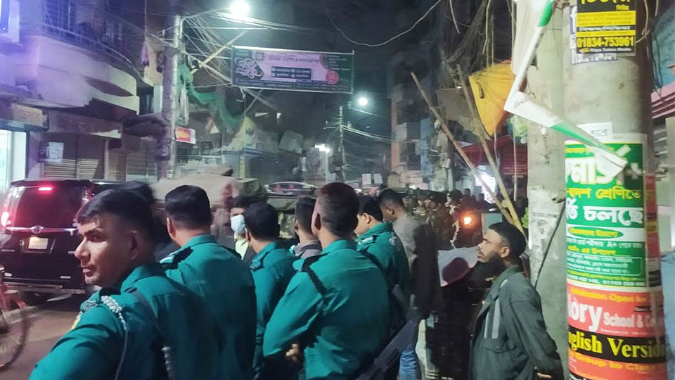 বিএনপি-জামায়াত সংঘর্ষে উত্তপ্ত মিরপুর, আহত ১৬