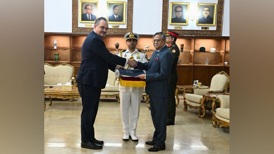 রাষ্ট্রপতির কাছে পরিচয়পত্র পেশ করলেন নতুন মার্কিন দূত