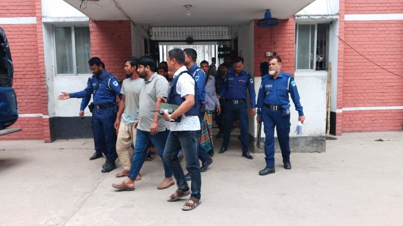 নড়াইলে বাবা-ছেলেসহ চারজনকে হত্যার ঘটনায় আটক ৬