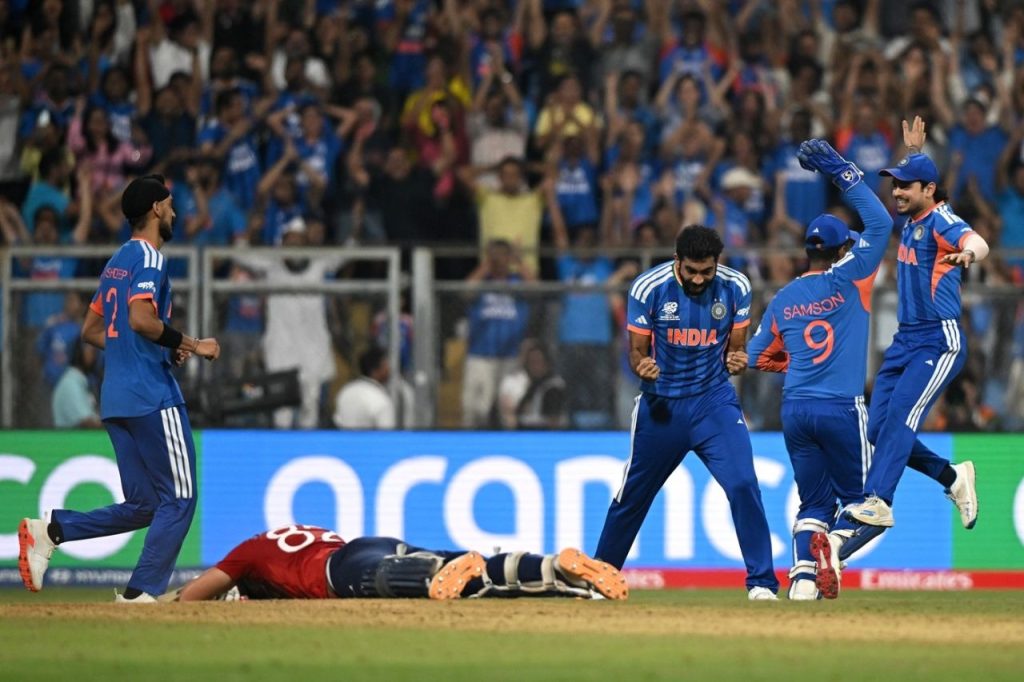 পাগলাটে সেমি জিতে টানা দ্বিতীয় ফাইনালে ভারত
