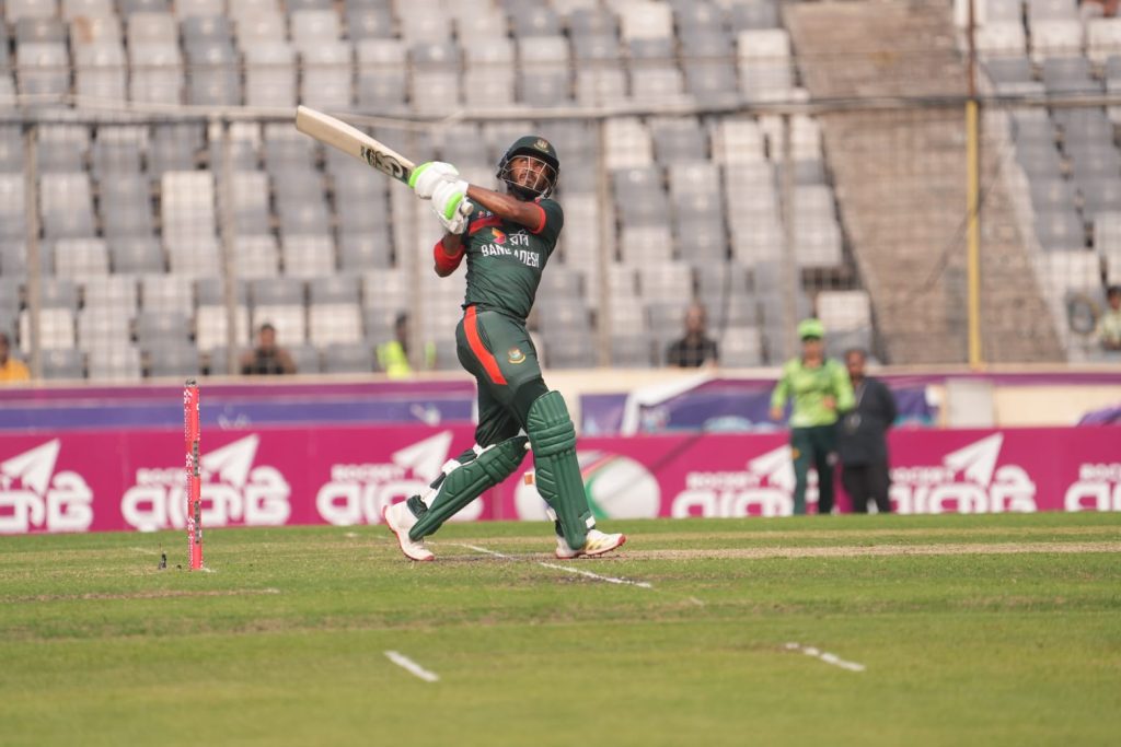 তানজিদের ফিফটি, শতরান পেরিয়ে বাংলাদেশ