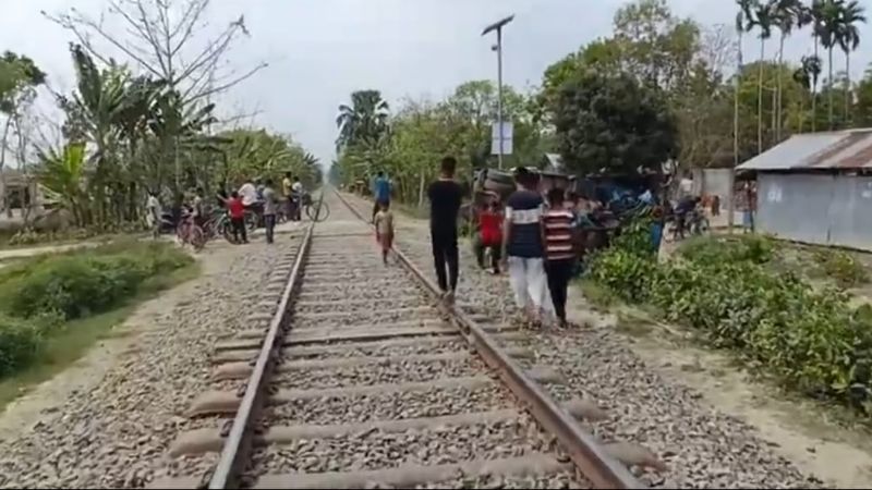 ঝিনাইদহে ট্রেনের ধাক্কায় ইটবোঝাই ট্রলি চালক নিহত
