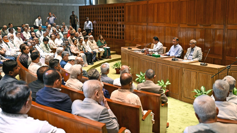 জ্বালানি তেল মজুত-চোরাচালান রোধে কঠোর নির্দেশ প্রধানমন্ত্রীর