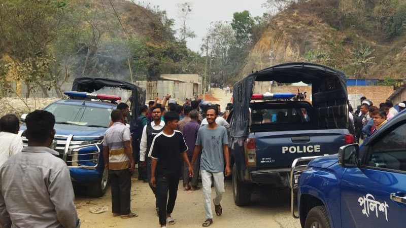 জঙ্গল সলিমপুরে যৌথ বাহিনীর অভিযানে আটক ১৫