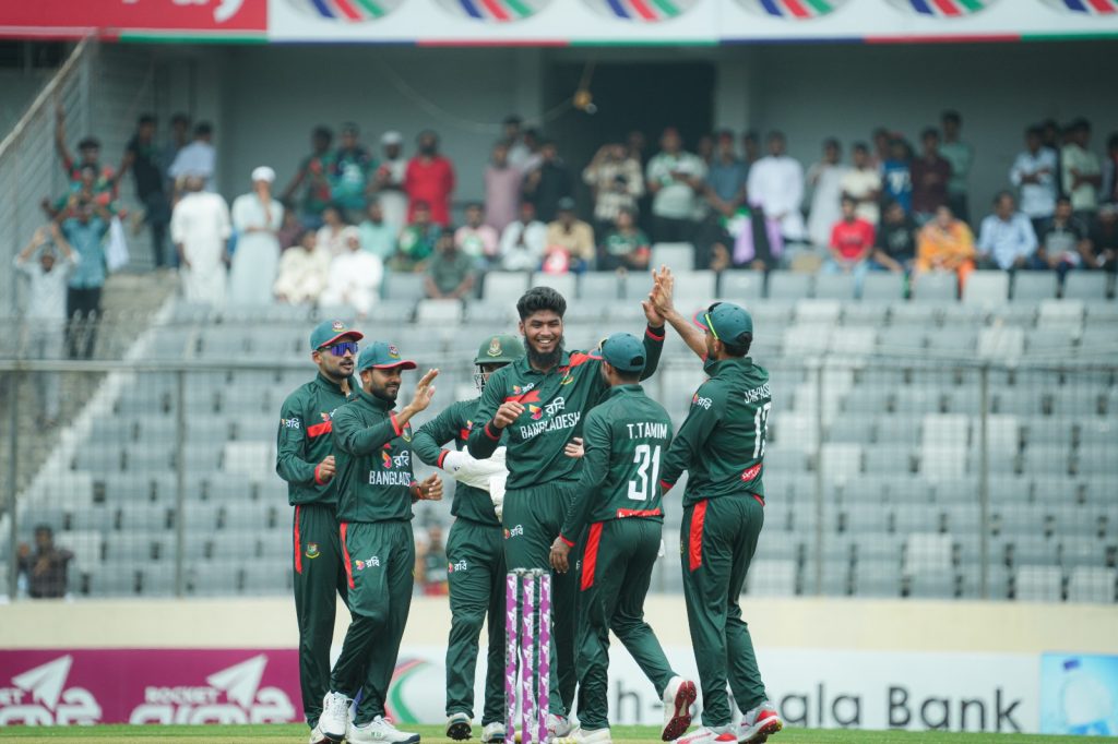 রিশাদের ঘূর্ণিতে ঘুরে দাঁড়াল বাংলাদেশ