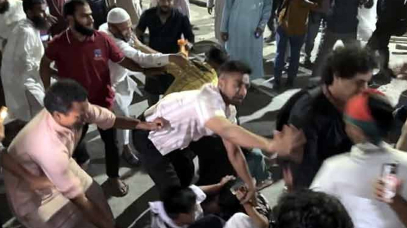 শাহবাগে মব: পুলিশের পরামর্শে হামলা, অস্বীকার ওসির শাহবাগে মব