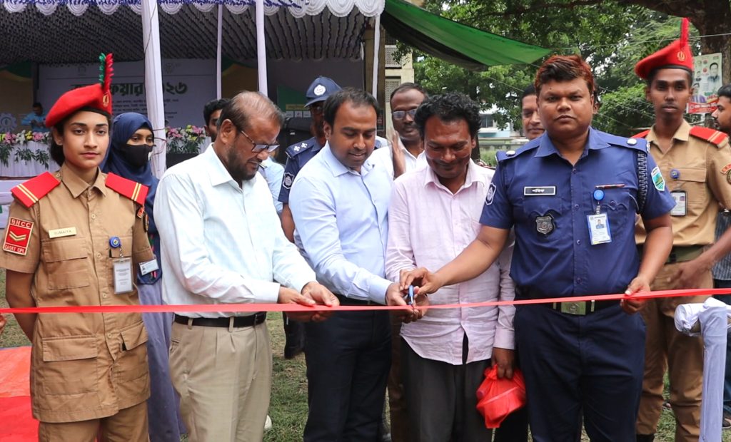 পাবনায় জব ফেয়ারে চাকরিপ্রত্যাশীদের ব্যাপক সাড়া