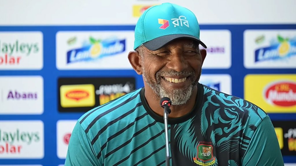 জীবনে কোনো কিছুই অবাক করে না: ফিল সিমন্স