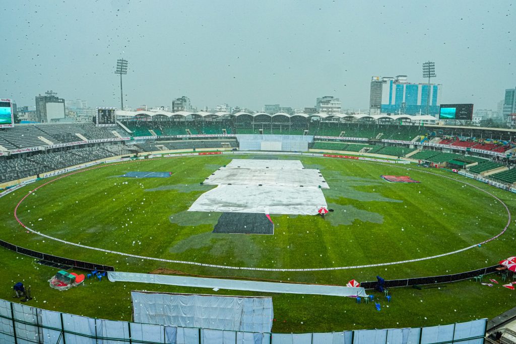 বৃষ্টির বাগড়ায় দ্বিতীয় সেশন, বাংলাদেশের লিড ১২০