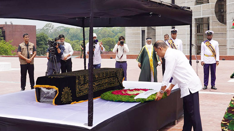 সাবেক স্বাস্থ্য প্রতিমন্ত্রী সিনহার প্রতি শেষ শ্রদ্ধা প্রধানমন্ত্রীর