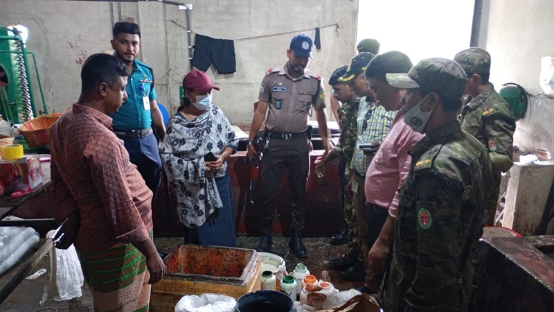 চট্টগ্রামে অস্বাস্থ্যকর পরিবেশে আইসক্রিম উৎপাদন, চসিকের অভিযান