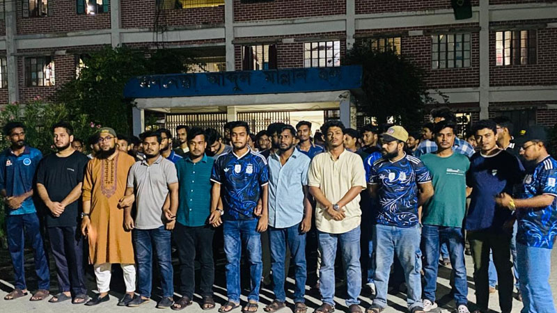 শিবিরের বিরুদ্ধে মাভাবিপ্রবি ছাত্রদলের বিক্ষোভ
