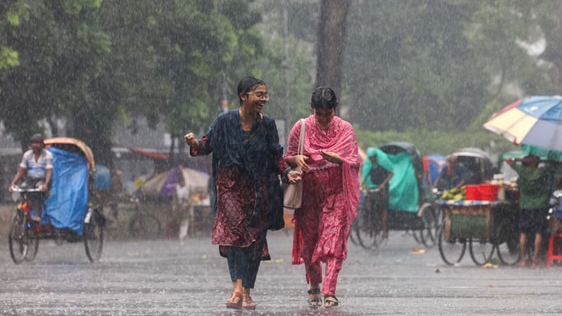 রাজধানীতে মুষলধারে বৃষ্টি